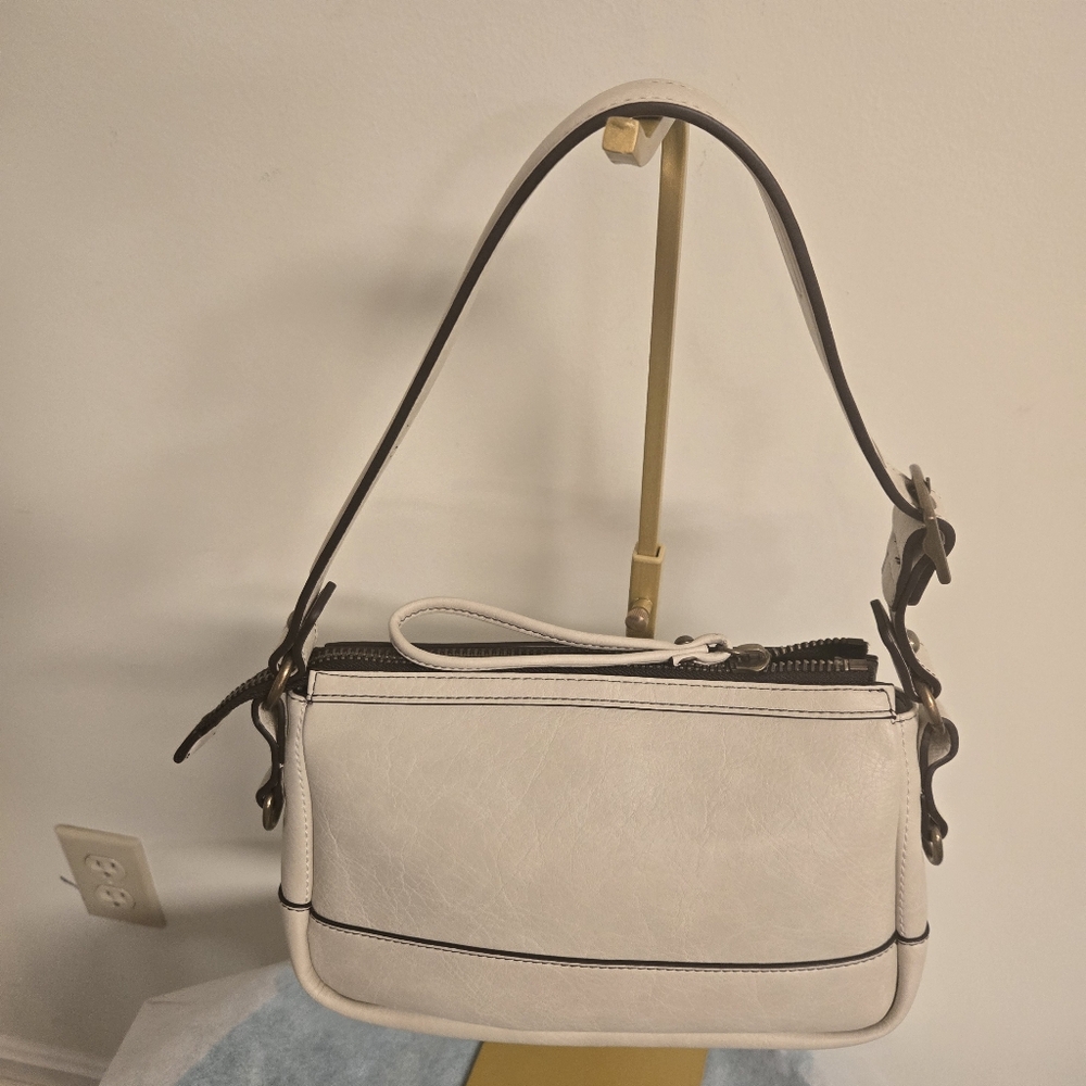 Elegant White Vegan Leather Shoulder Bag Brand is BILLIE VEROMCA - Picture 5 of 11